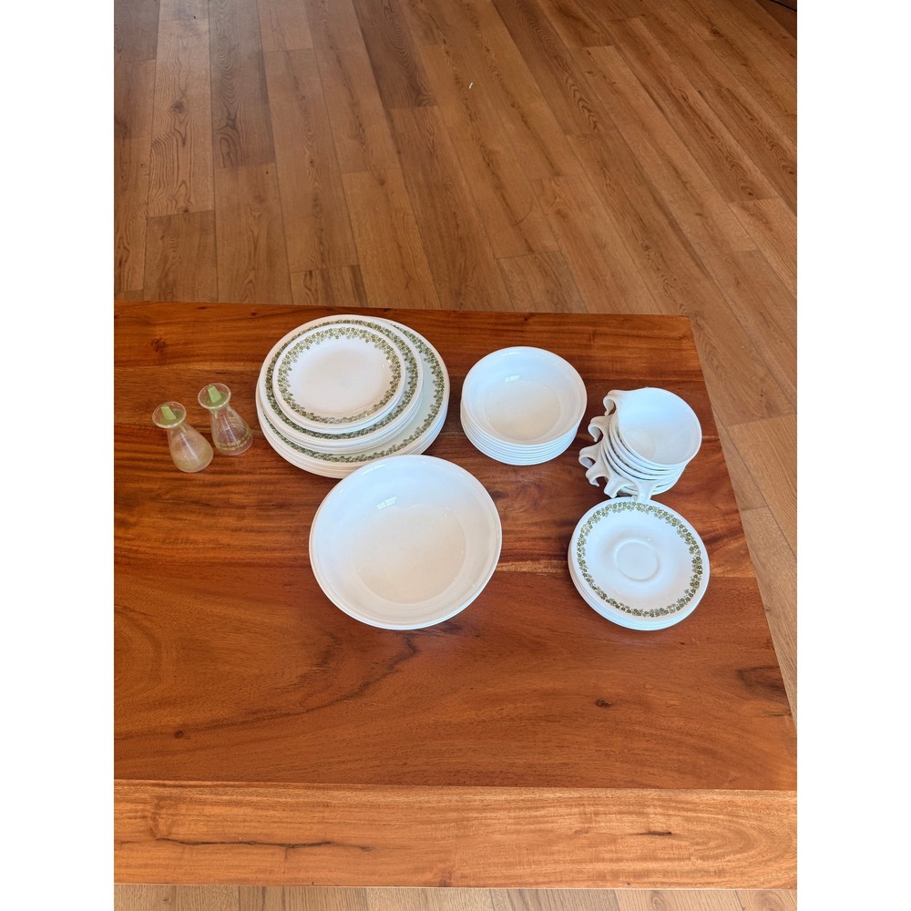 Corelle Vintage "Spring Blossom Green" Crazy Daisy 49 Piece Dish Set